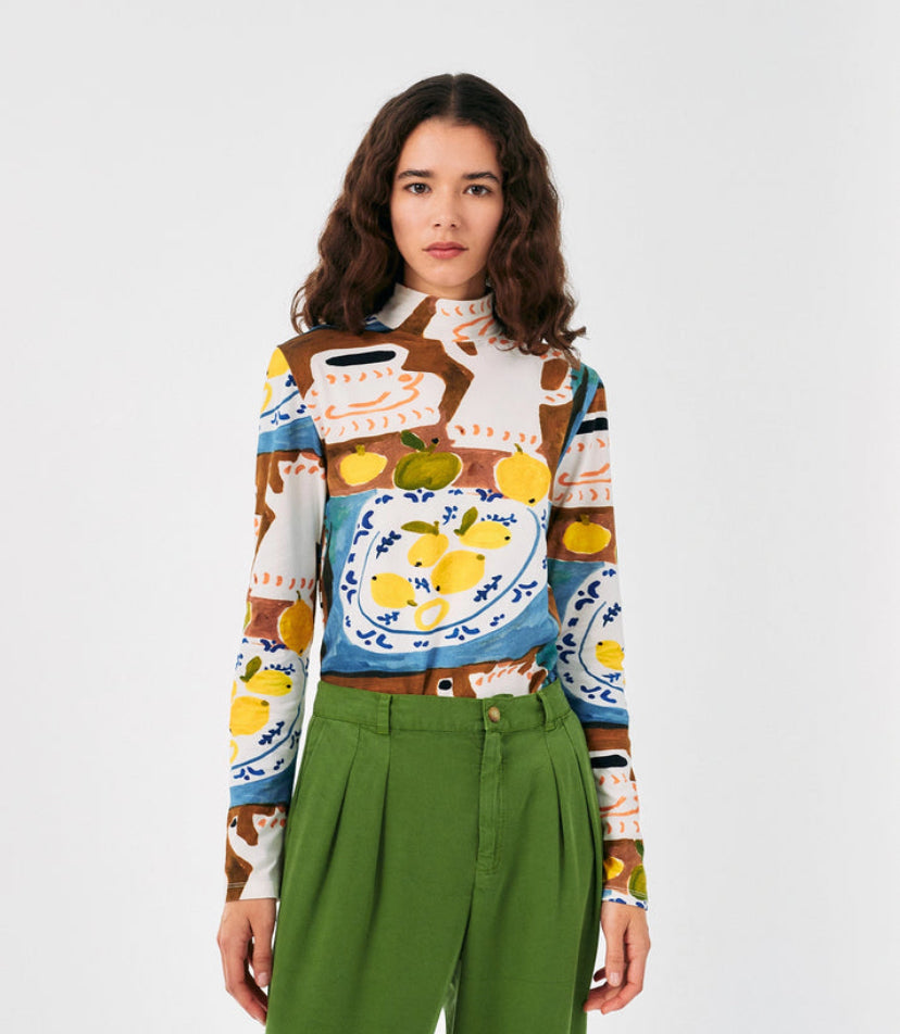 Abstract Tea Time Print Turtle Neck T-shirt