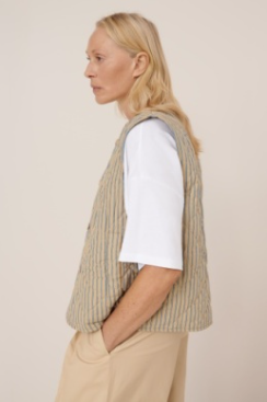 Axis Vest